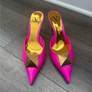 NEW Valentino Garavani Hot Pink Mules with Gold Stud SIZE 37